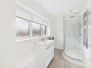 Ensuite- click for photo gallery